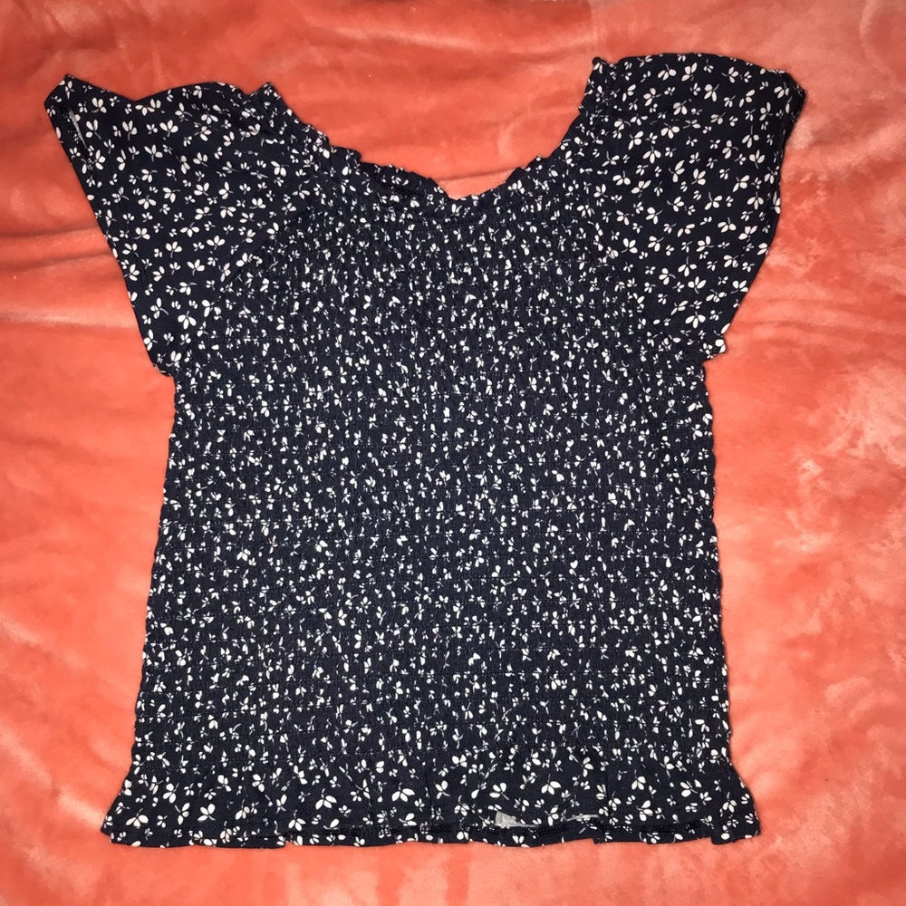 NWOT Fashionable girls top